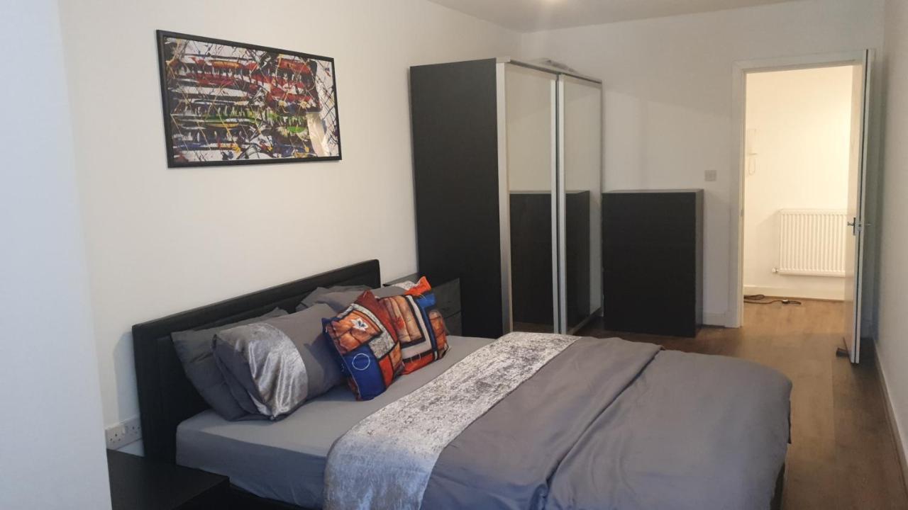 Double Room With Shared Bathroom 런던 외부 사진